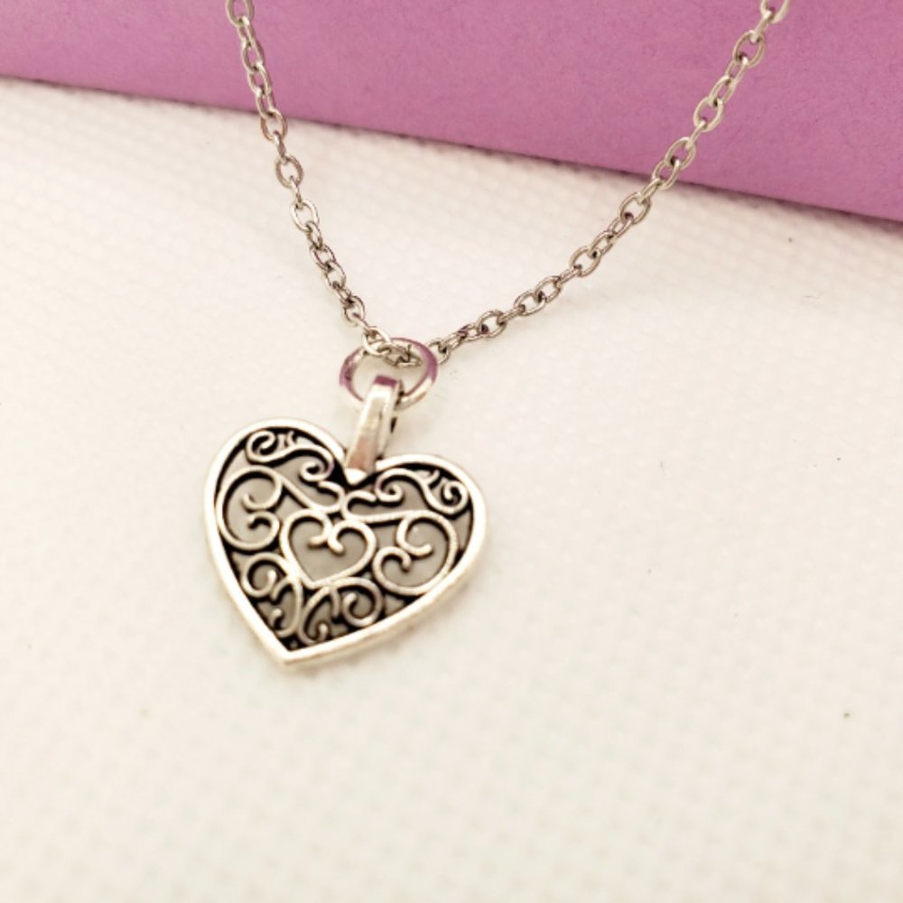 🌹3/$30 NEW Dainty delicate silver heart silver plated minimalist necklace